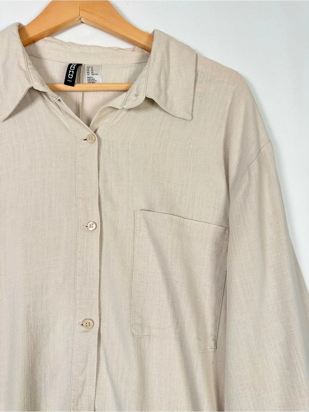 Title H&M Divided Linen Blend Button Up Shirt Beige Oversized Pocket Blouse Size - Picture 2 of 6